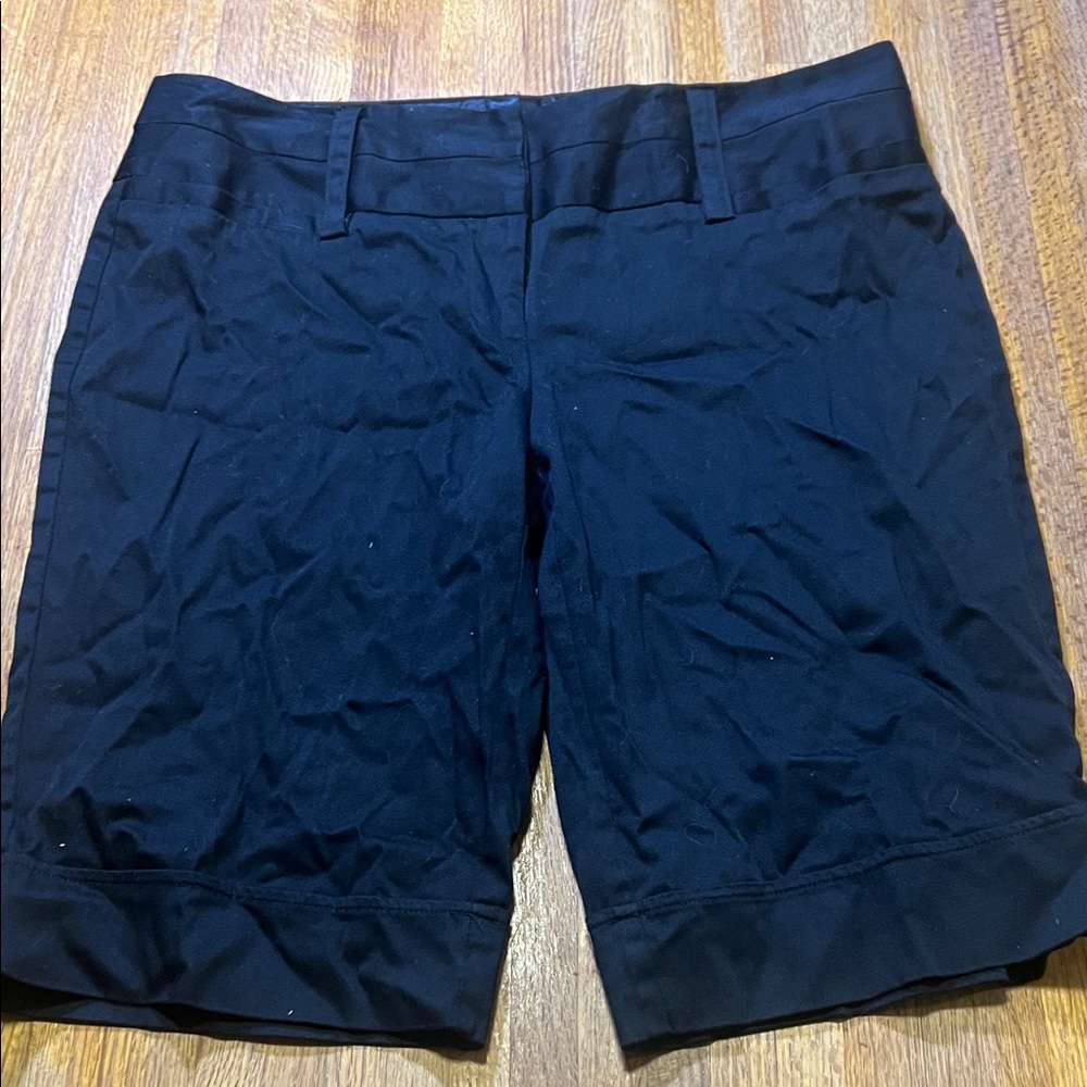 Maurices I Am Smart Women 9/10 Black Flat Front Bermuda Cuffed Dress Shorts